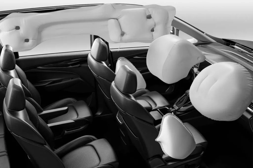 La G50 Minibús está equipado con seis bolsas de aire laterales ubicadas en cada uno de los asientos exteriores delanteros y traseros.