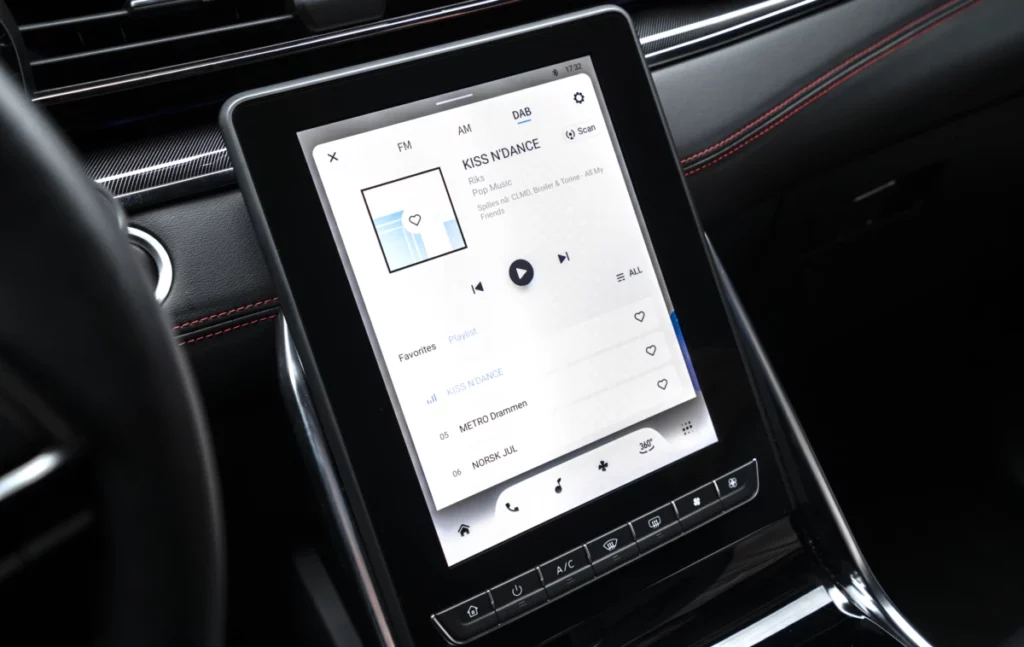 La primera pantalla táctil de alta revolución de la industria (10′) para una experiencia de conducción más placentera. SUV Euniq 6